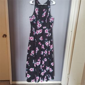🌻 Torrid Black Maxi Dress w/ Pink Floral Pattern